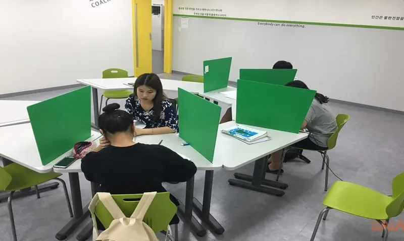 논현점 1:1 데이터 기반 학습 공간